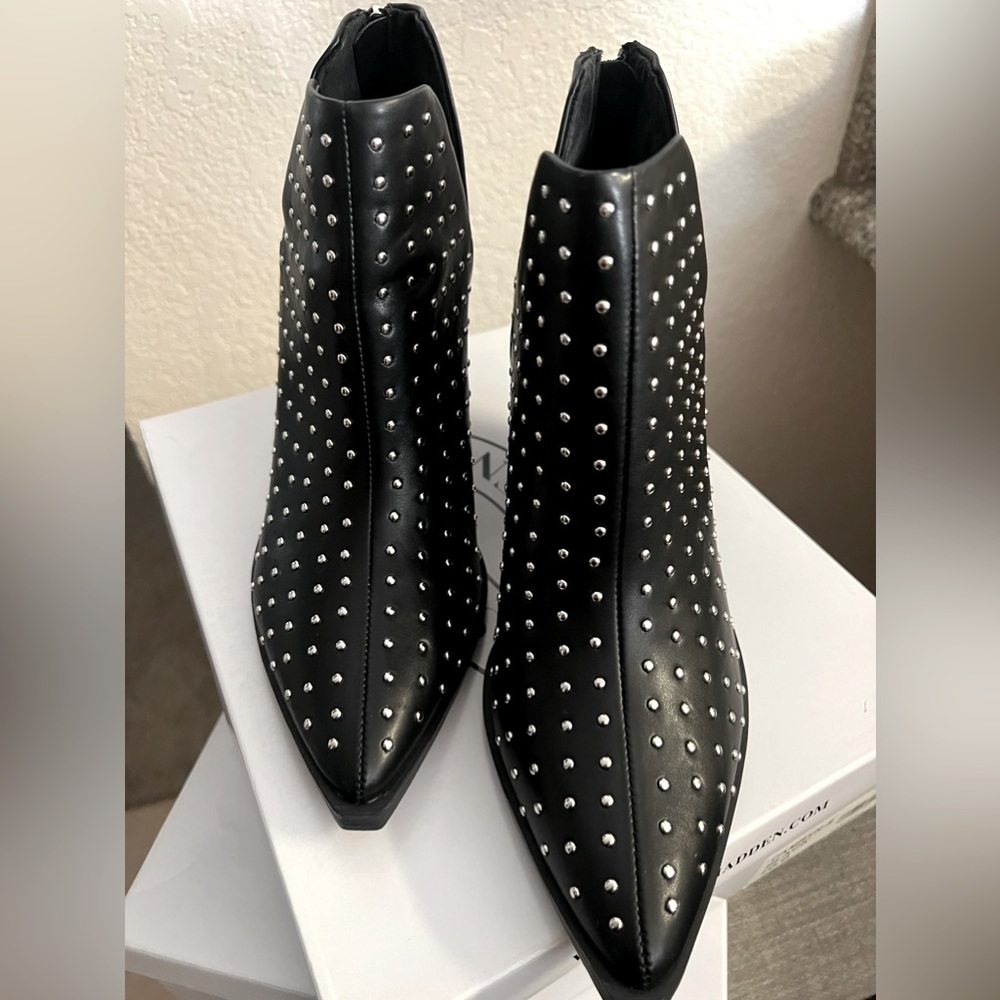 STEVE MADDEN BLACK STUDDED ANKLE BOOTIES